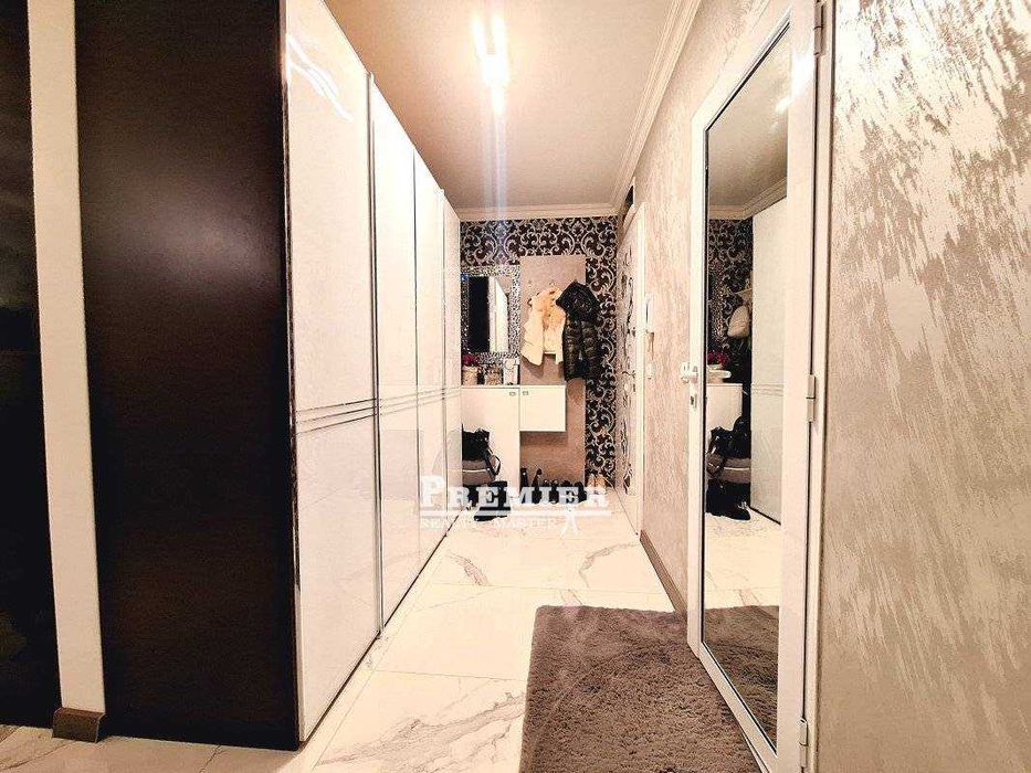 Продава се Двустаен апартамент в Бургас, Славейков - 81 кв.м за 2303 €/кв.м - Снимка #1