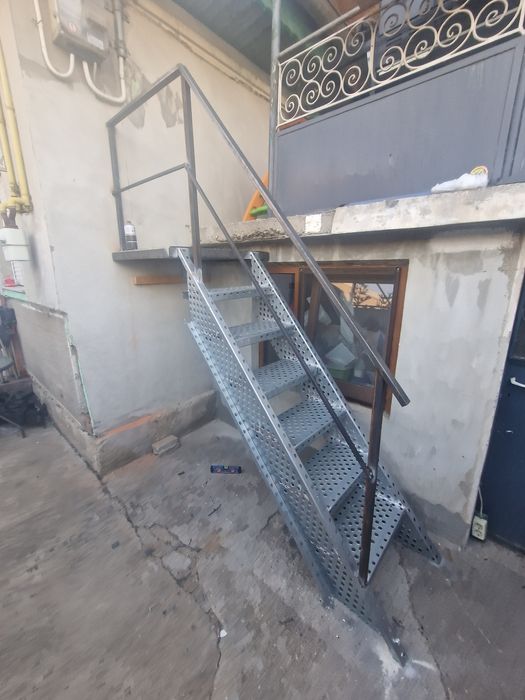 Scari metalice galvanizate