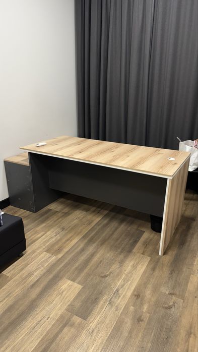 Шкаф и стол руководителя