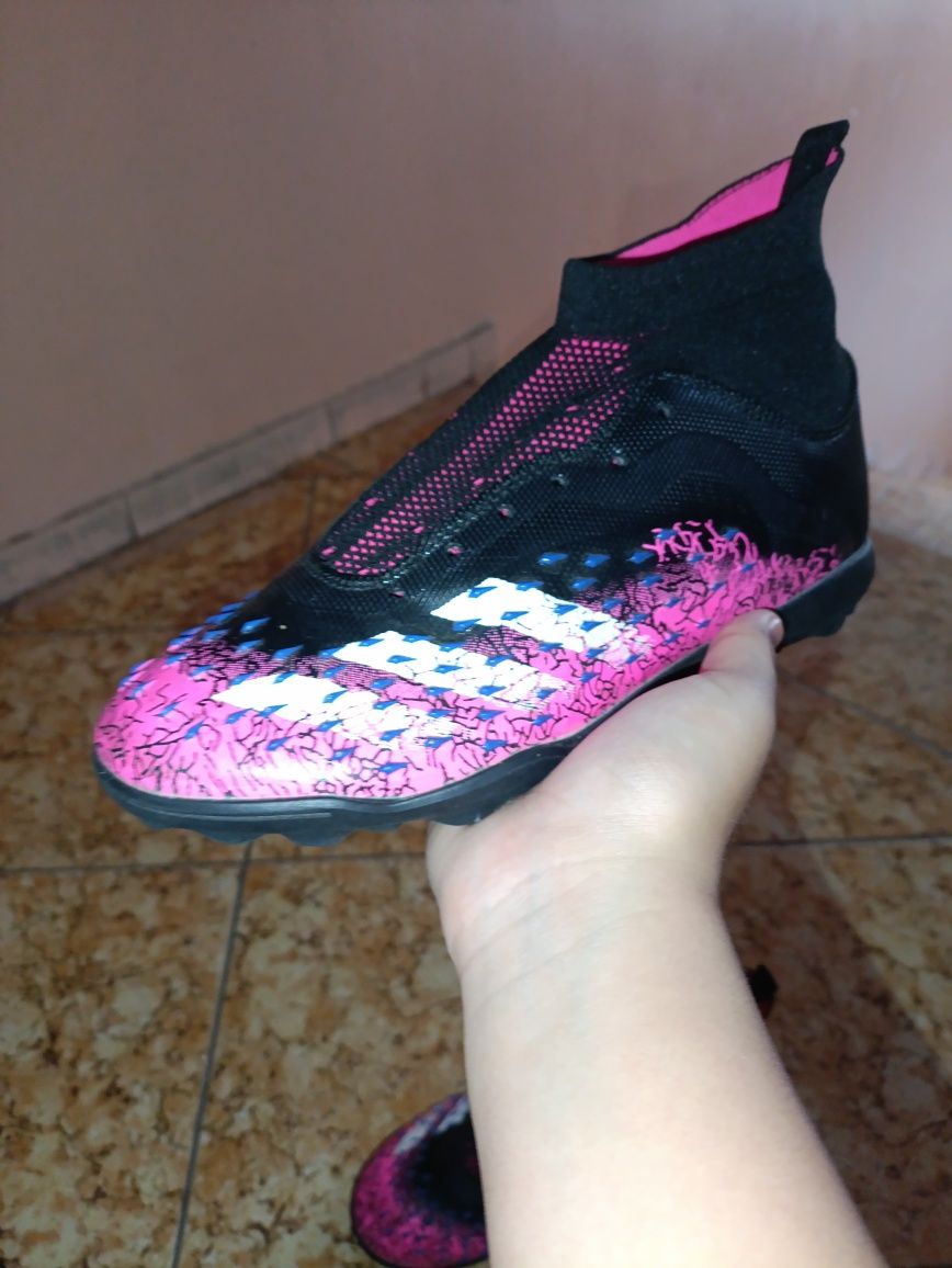 Сороконожки Adidas predator (37 размер)