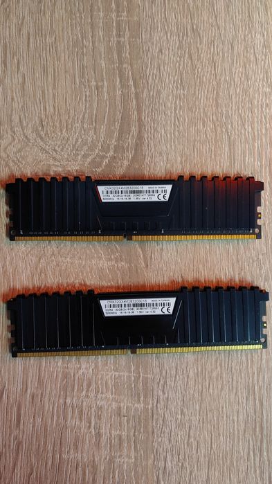 Memorie RAM PC/ 32 GB Corsair Vengeance