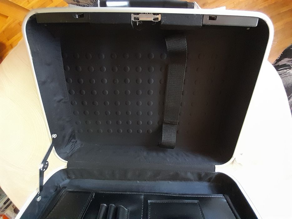 Луксозен куфар за документи