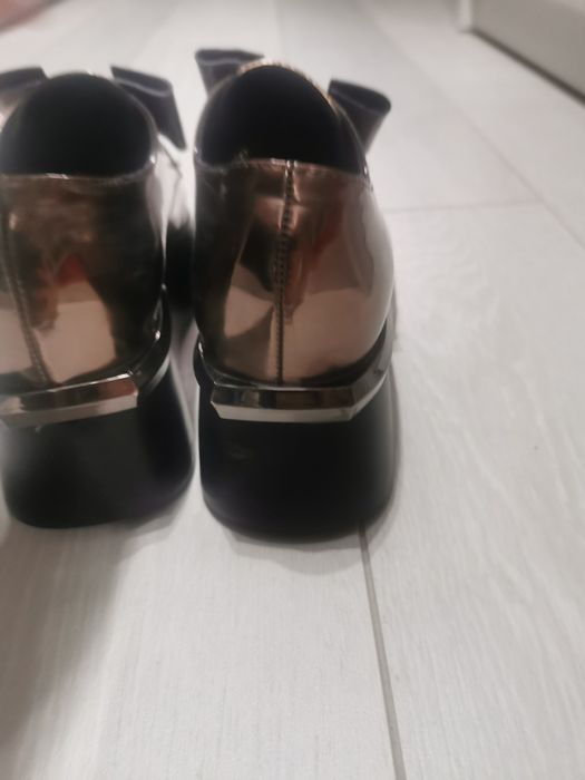 Pantofi dama mar. 35, lăcuiti