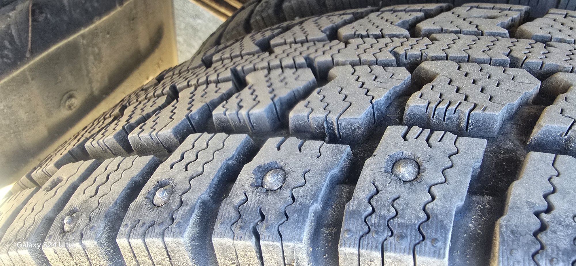 Продам на газель  зимние шины Viatti Vettore Inverno 195-75 R 16 C