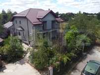 Vila de vanzare, cu 6 camere, 230 mp, zona Samurcasi