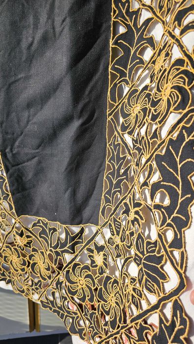 opreg cu broderie sparta