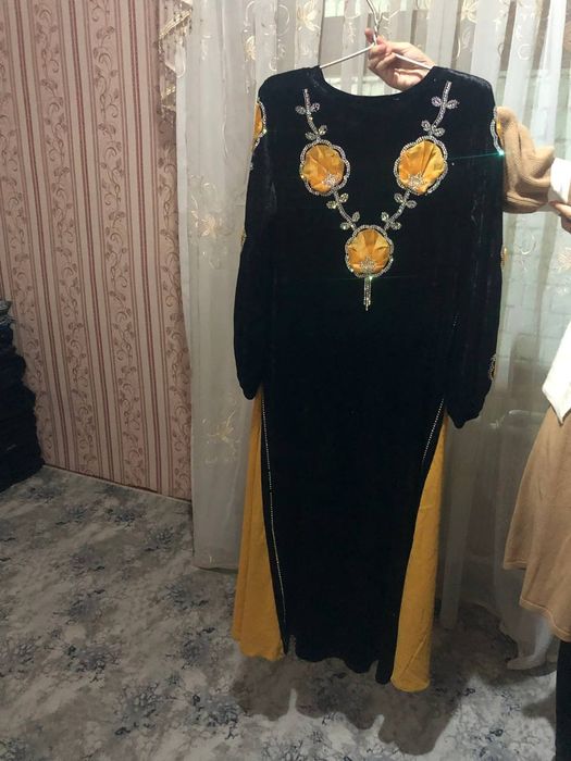 Srochna ko'ylak sotiladi