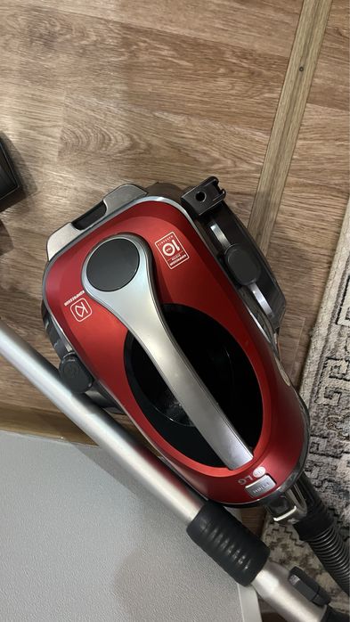 Продам пылесос LG