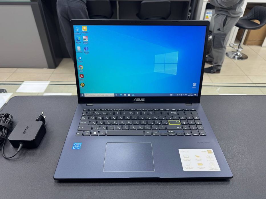 Asus Vivobook Blue Intel Celeron N4020 Ozu-4gb Ssd-256gb idealniy