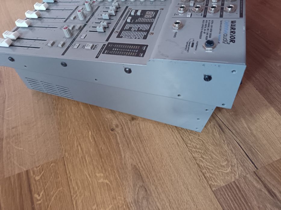 Vând mixer activ 2x500w