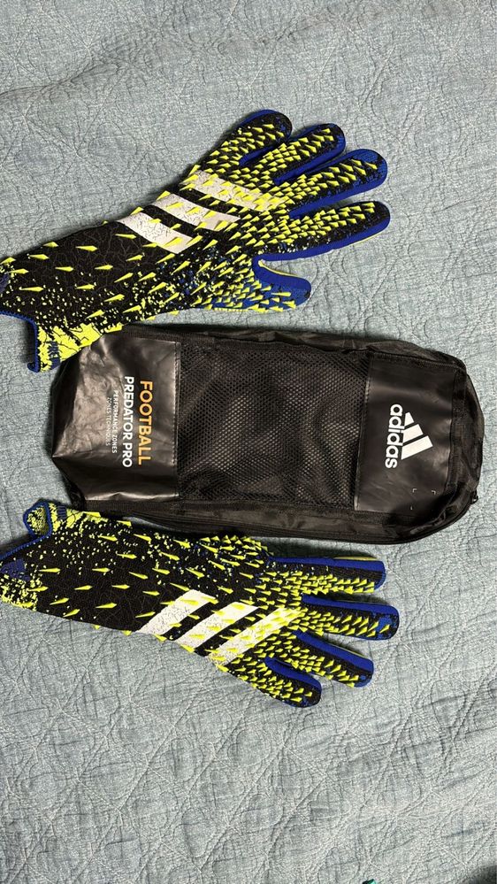 Вратарские перчатки adidas Predator Demon Skin