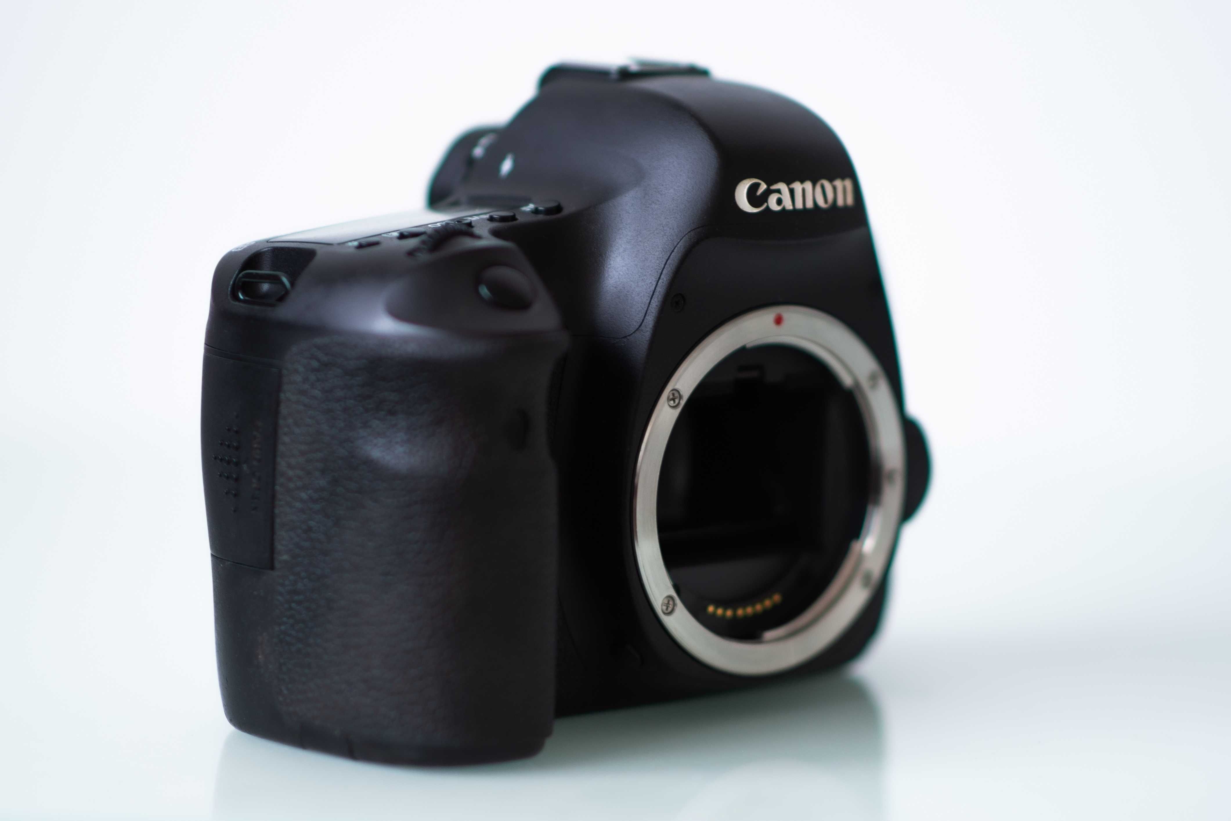 Canon 6D cu doar 10 mii de cadre. FullFrame + accesoriile originale