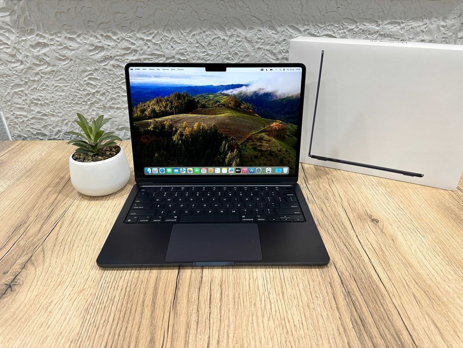 Ноутбук бизнес класса Apple MacBook Air 13,6 /M2/8GB/256GB/100%/31 ЦП.