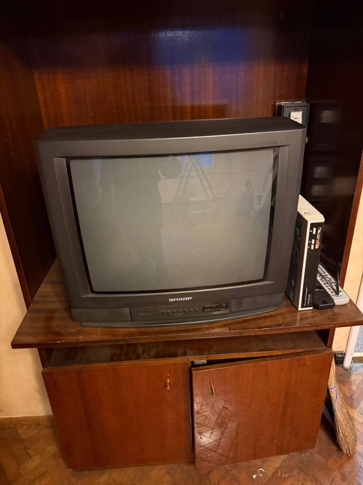 Телевизор Sharp.