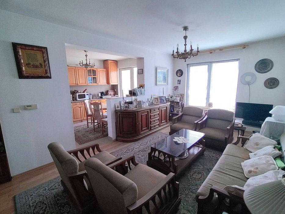 Продава се Двустаен апартамент в София, Център - 72 кв.м за 3195 €/кв.м - Снимка #2