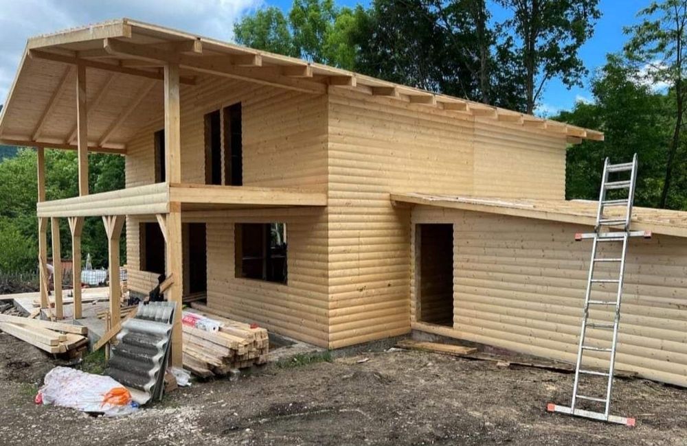 Vând și construiesc căsuțe din lemn