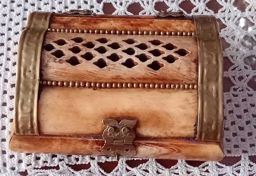 Кутия за бижута от камилска кост