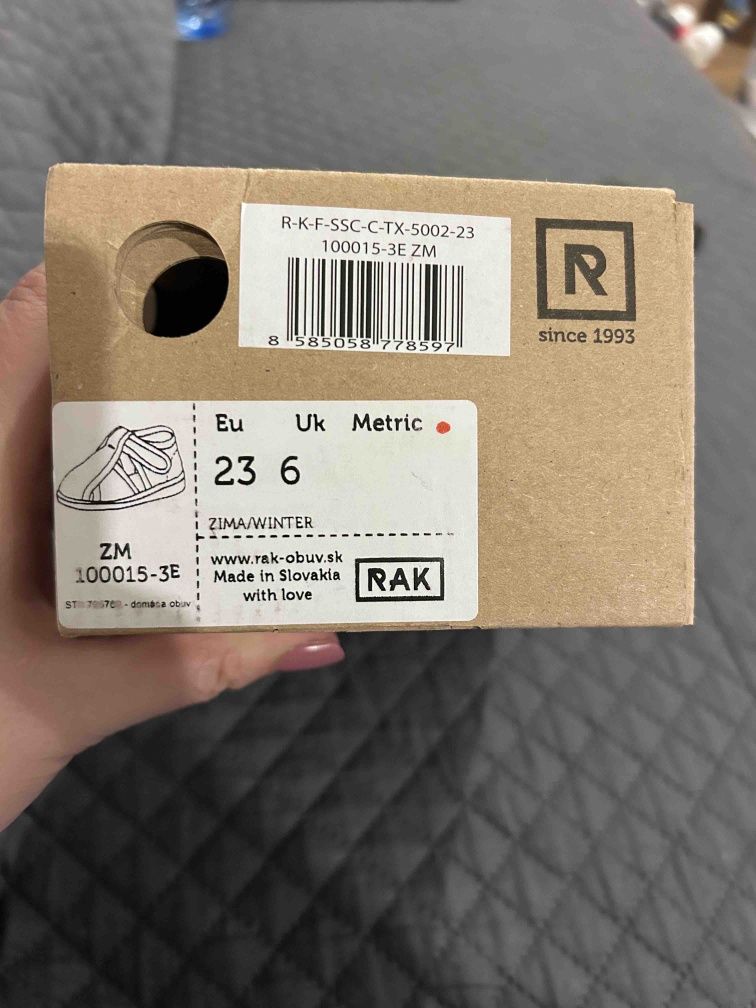Нови детски пантофи RAK
