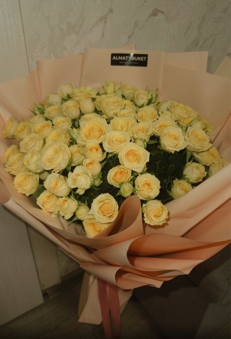 Плетистые кустовые розы