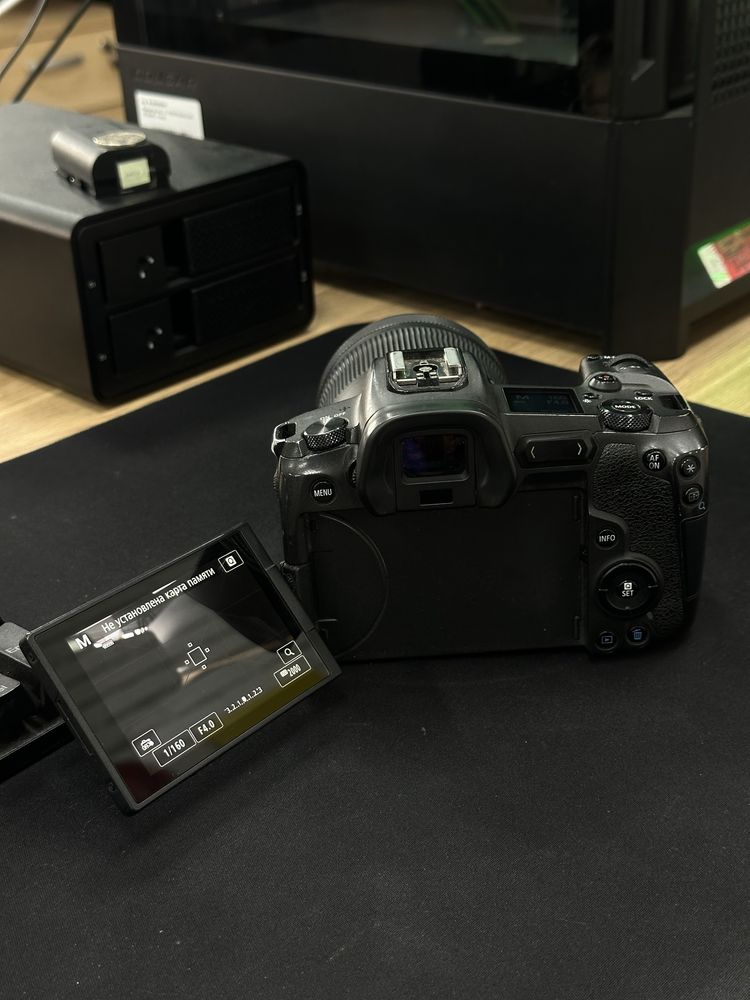 Canon EOS R + RF 24-105 f.4-7.1 is STM