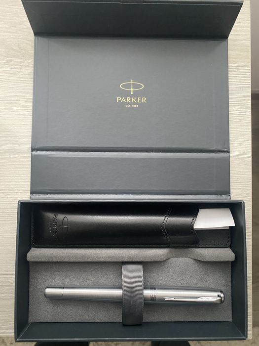 Stilou Parker Urban Royal SS CT in cutie cu etui