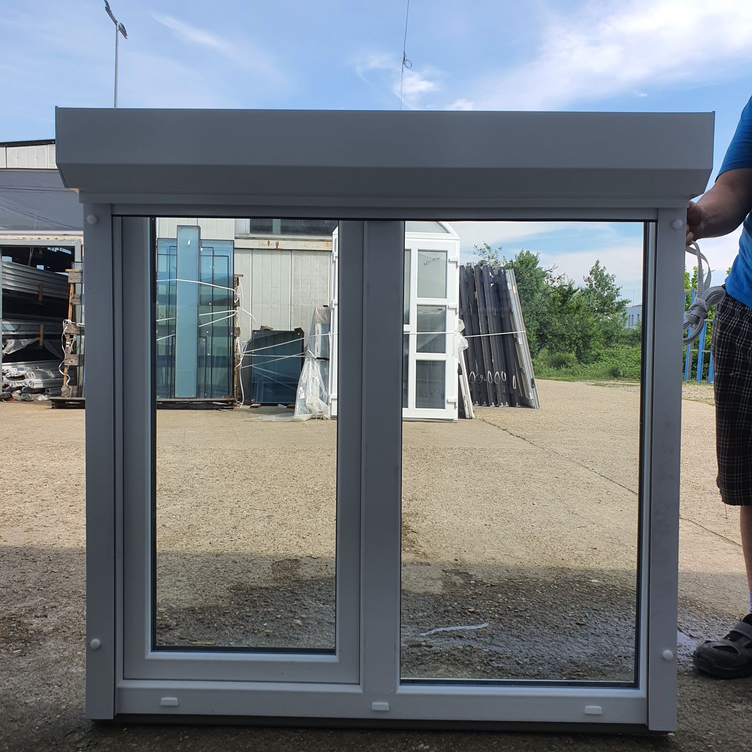 Ferestre noi termopan Pvc cu roleta disponibil stoc 
- alb cu 6 camere