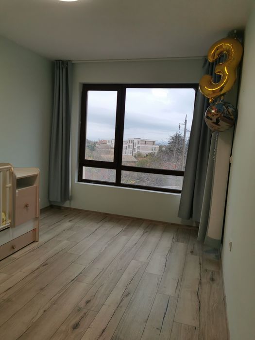 Тристаен апартамент под наем Варна кв. Бриз Варна  с паркомясто 1200лв