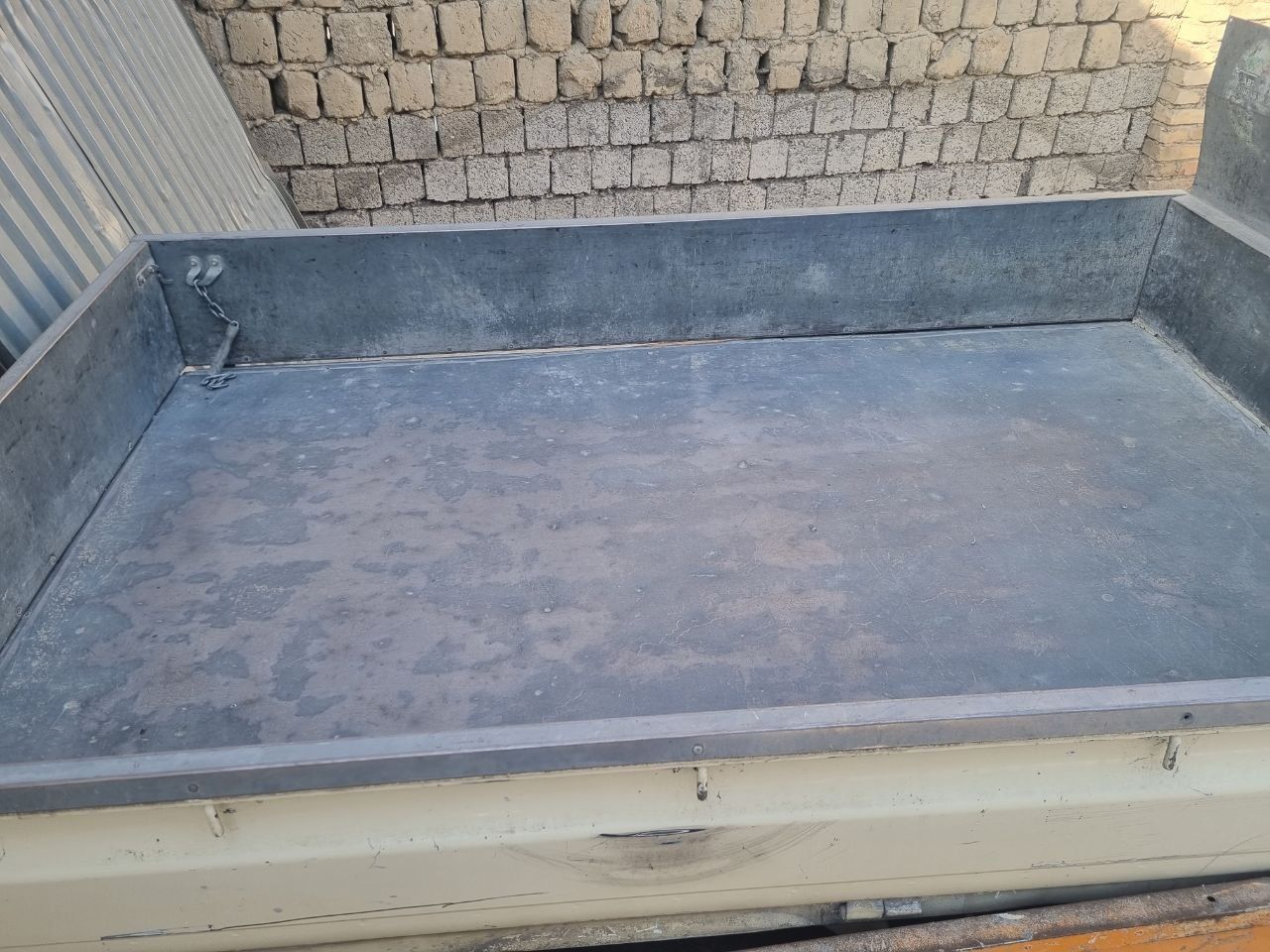 Labo bort pritsep sotiladi