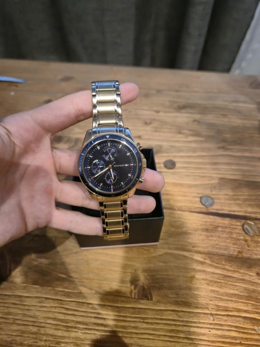 Часовник на Tommy Hilfiger
