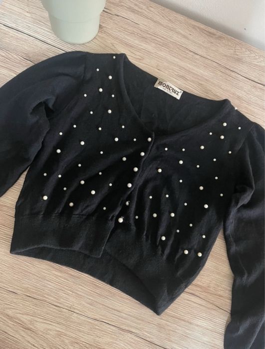 Cardigan negru din 100% lână merinos pură, cu detalii de perle