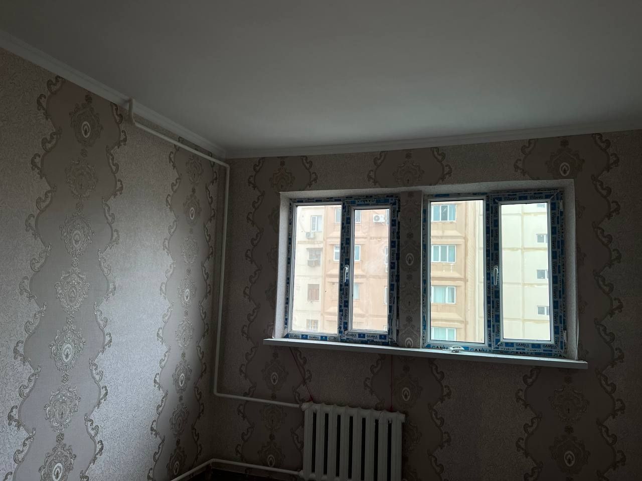 Есть ипотека. Продам 2 комнатную квартиру на четвертом этаже.