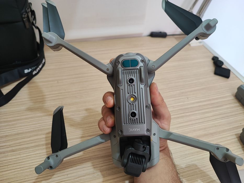 Drona DJI Mavic Air 2 Fly More Combo