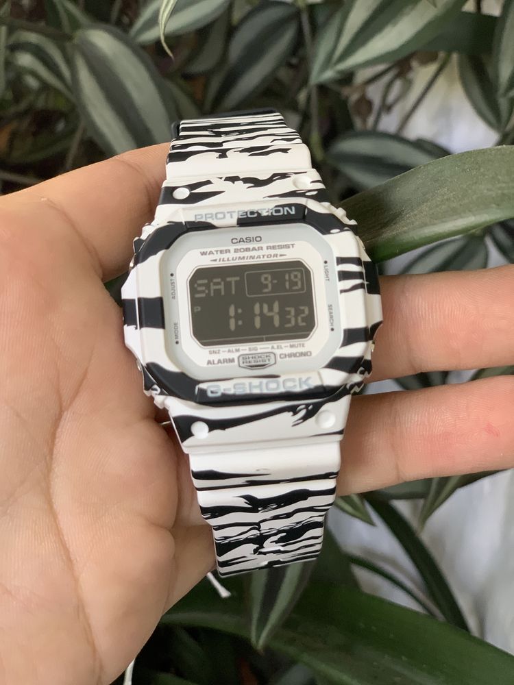 Casio G Shock DW D5600 BW 7ER