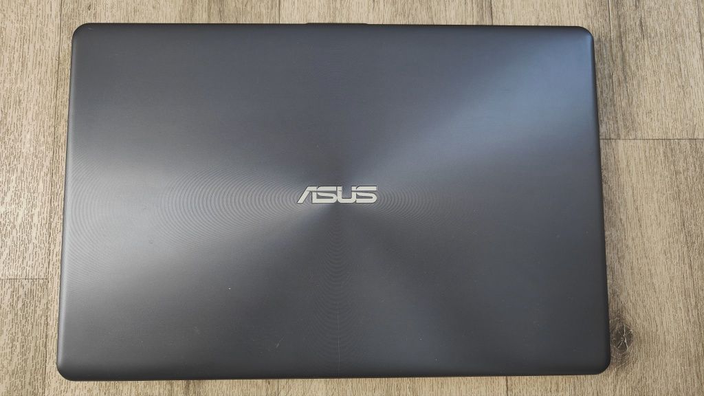 Asus i3/20gb RAM/1Tb SSD