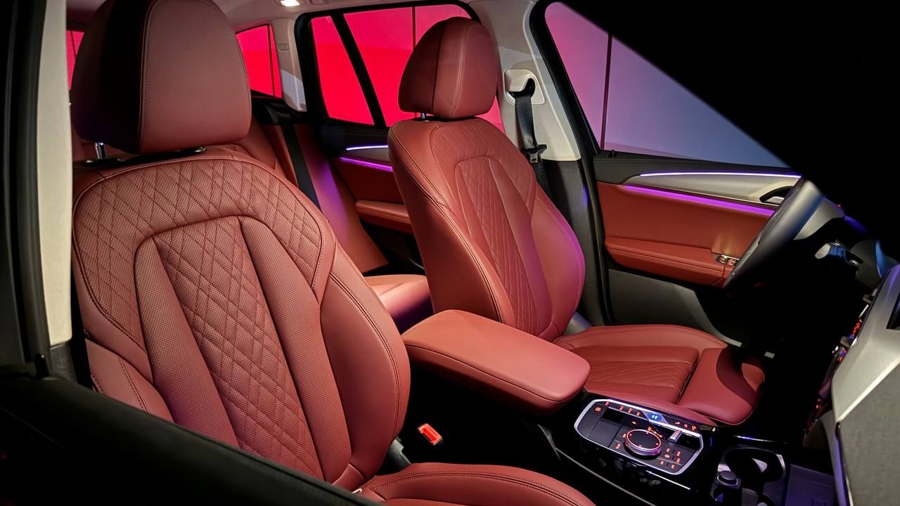 BMW iX3. EV. 2025.