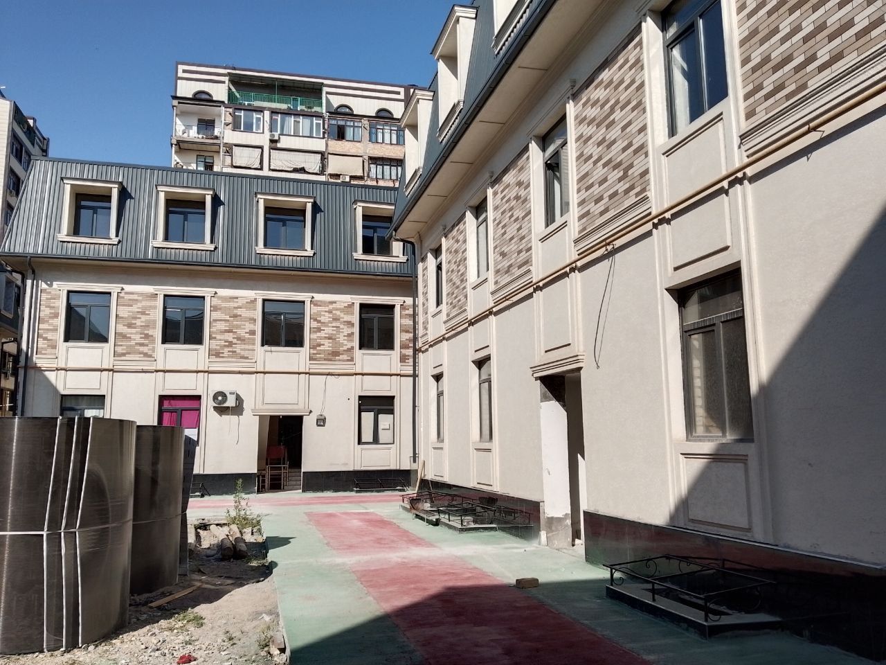 Uy katej dom qurib beramiz brigada bor xohlagan prektda qurib beramiz