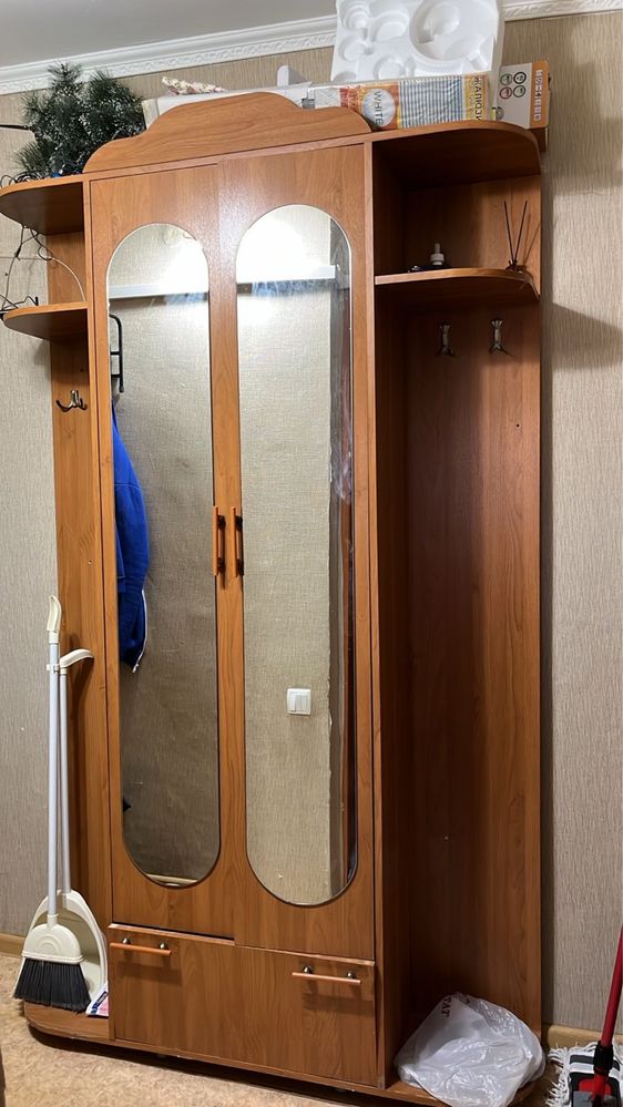 Продам прихожный шкаф,в хорошем состоянии