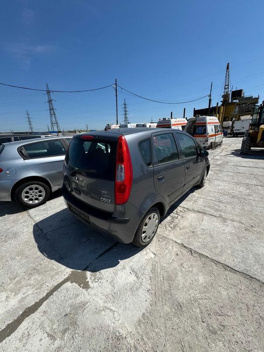 Mitsubishi colt  2005 Dezmembrez/Dezmembram