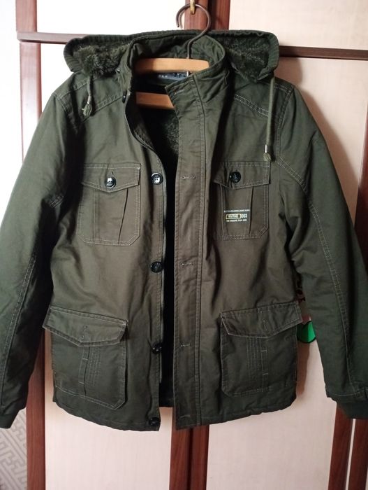 Продам абсолютно новую куртку. Размер 52 (маломерит)