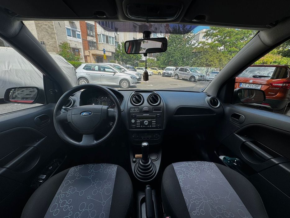 Ford Fiesta Titanium 1.4 benzină ireproșabil!