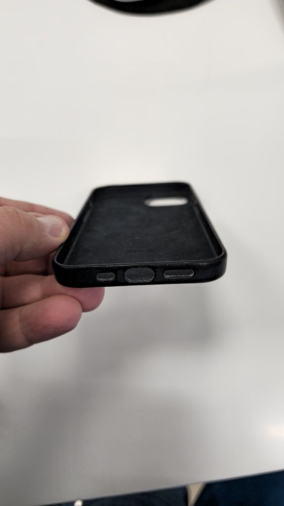Vând husa originala Apple Iphone 14 silicon