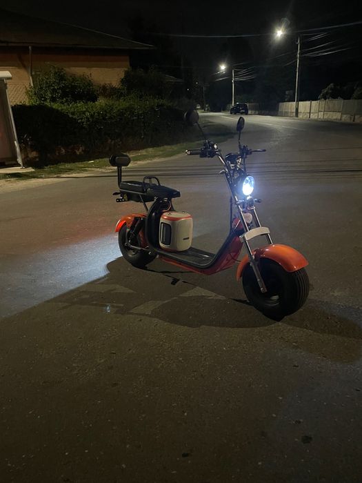 Vând scuter aproape nou