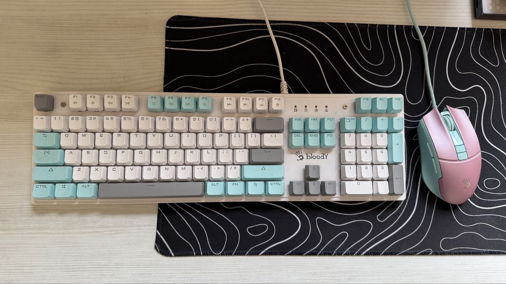 Геймърски компютър + 144hz монитор