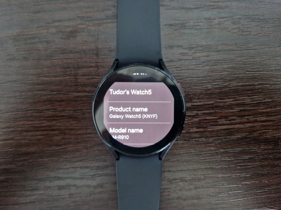 Samsung Galaxy Watch 5 44mm (varianta mai mare)