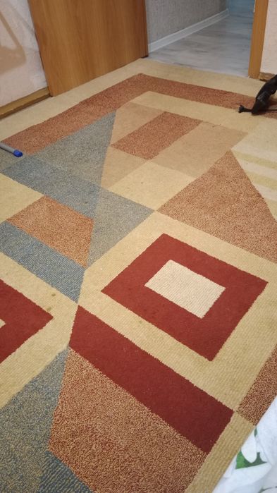 Продам ковер в хорошем состоянии