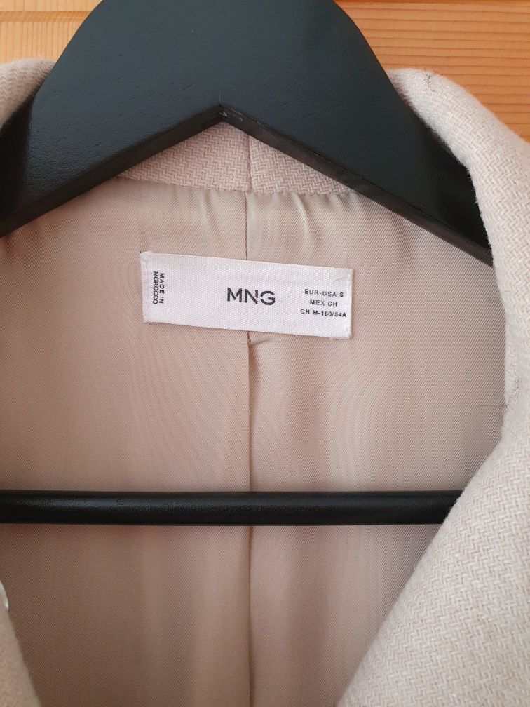 Вълнено палто на Mango