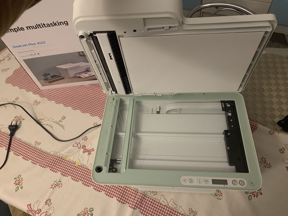 Vand imprimanta Hp deskjet  plus 4122