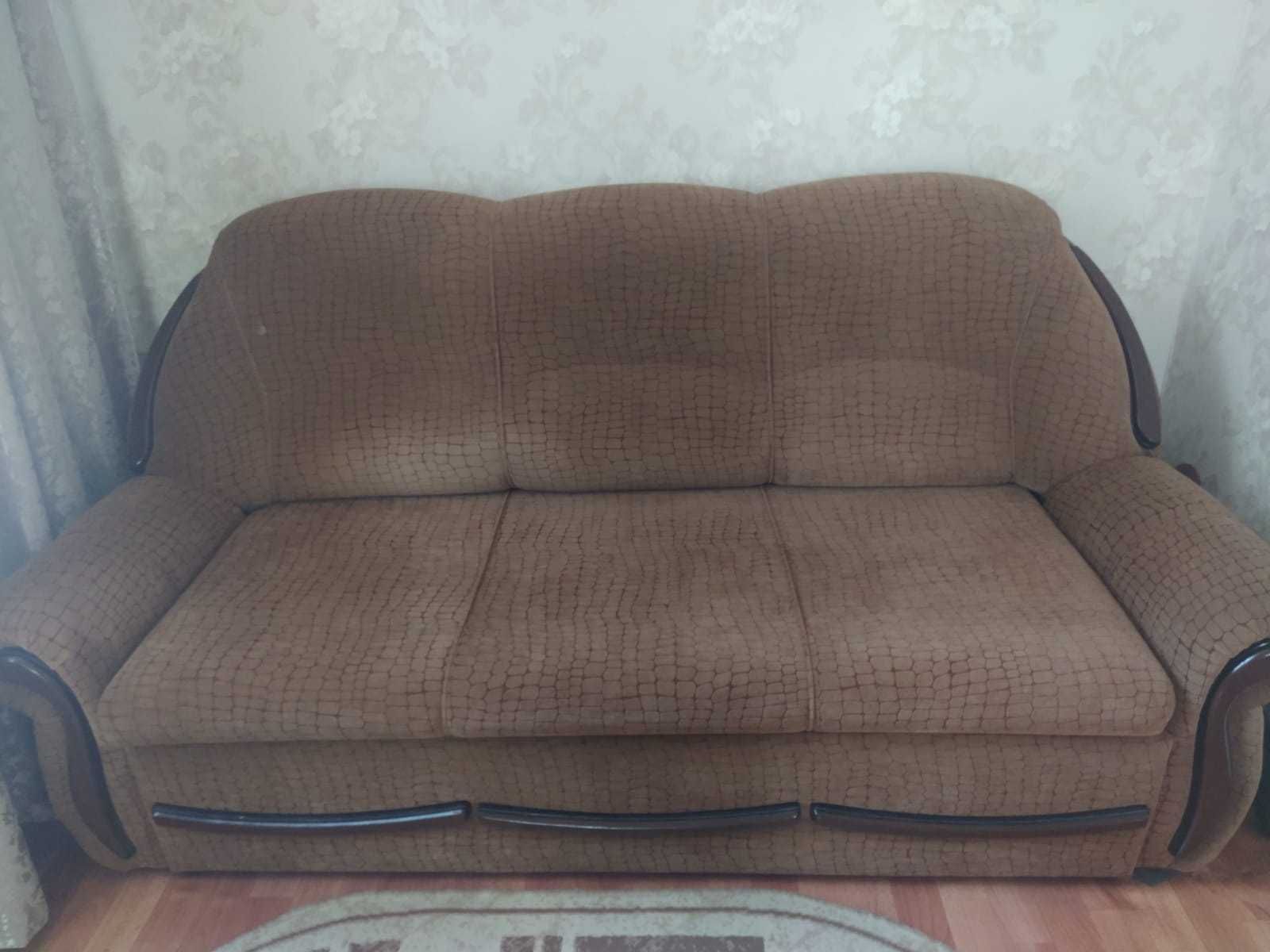 Продам диван в хорошем состоянии