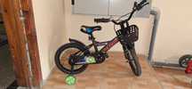 Vând bicicleta copii cu roti ajutatoare