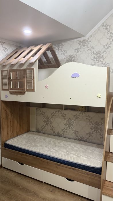 Двухэтажная кровать